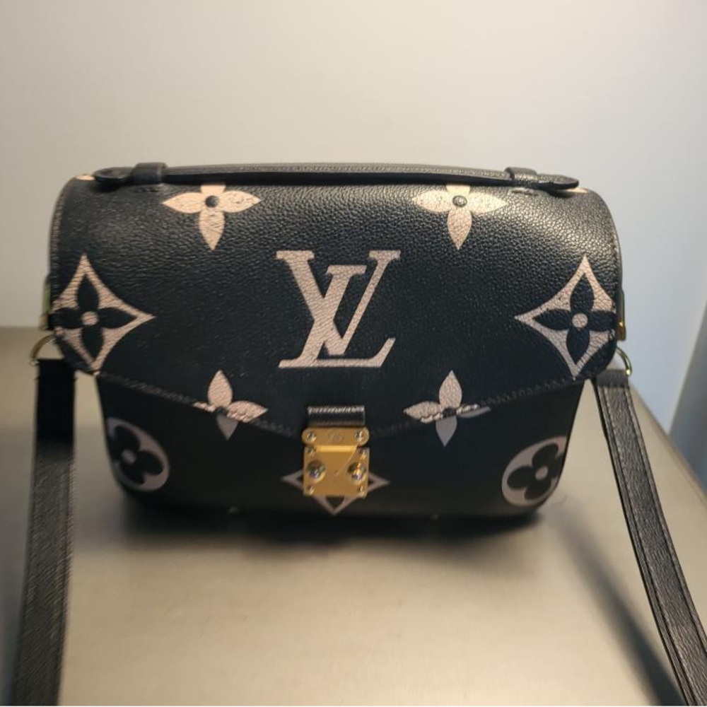 Louis Vuitton Pochette Métis - Black, Cream, Gold